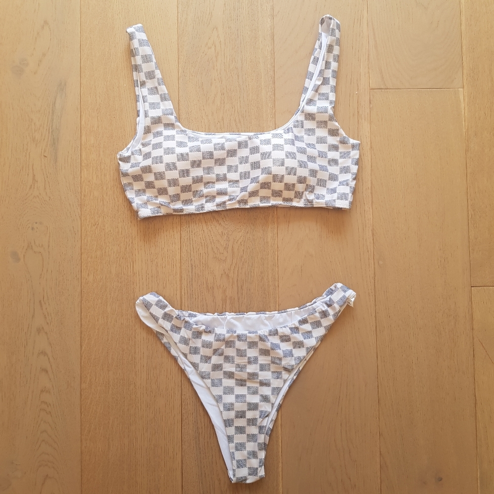 LV Bikini - Picture 4 of 6